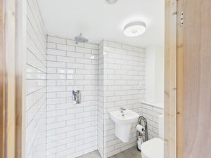 En-suite- click for photo gallery